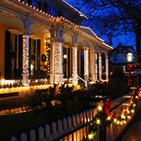 Tips for Hanging Christmas Lights on Your Gutters